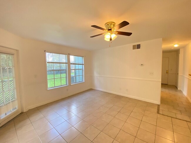 Building Photo - 6166 Westgate Dr