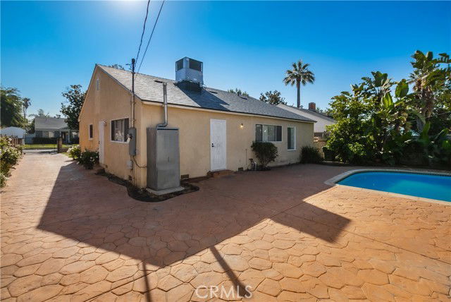 Building Photo - 6045 Teesdale Ave