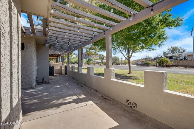 Building Photo - 2514 N 60th Pl