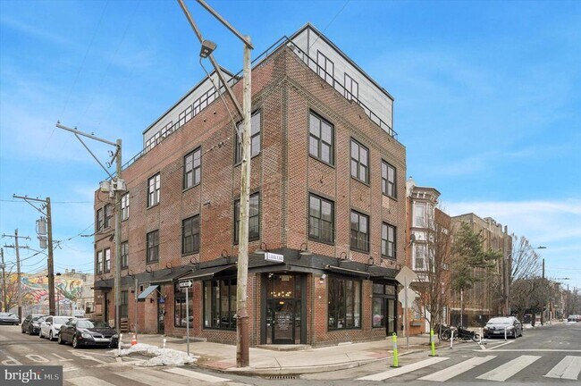Building Photo - 705 S 5th St