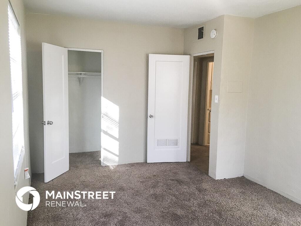 Building Photo - 3434 E Polk St