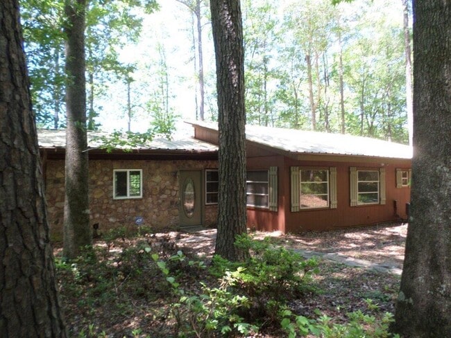 Building Photo - 170 Lake Dr