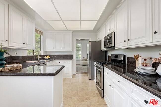 Building Photo - 5625 Cambridge Way
