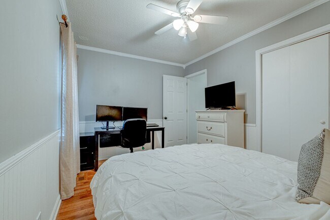 Building Photo - 5148 Village Trce