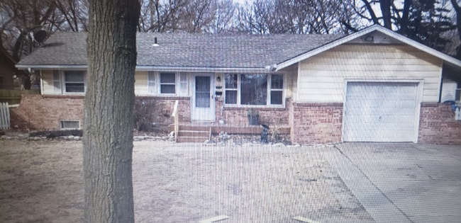 Primary Photo - 1439 N El Paso Dr