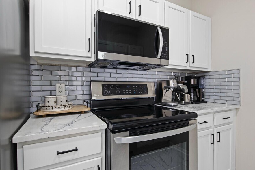 Kitchen - 40433 Glen Eagle Ln