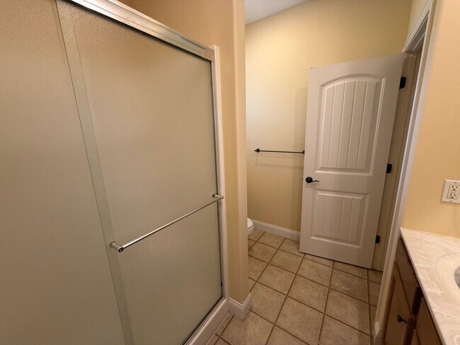 Building Photo - 1513 Stonebluff Ct