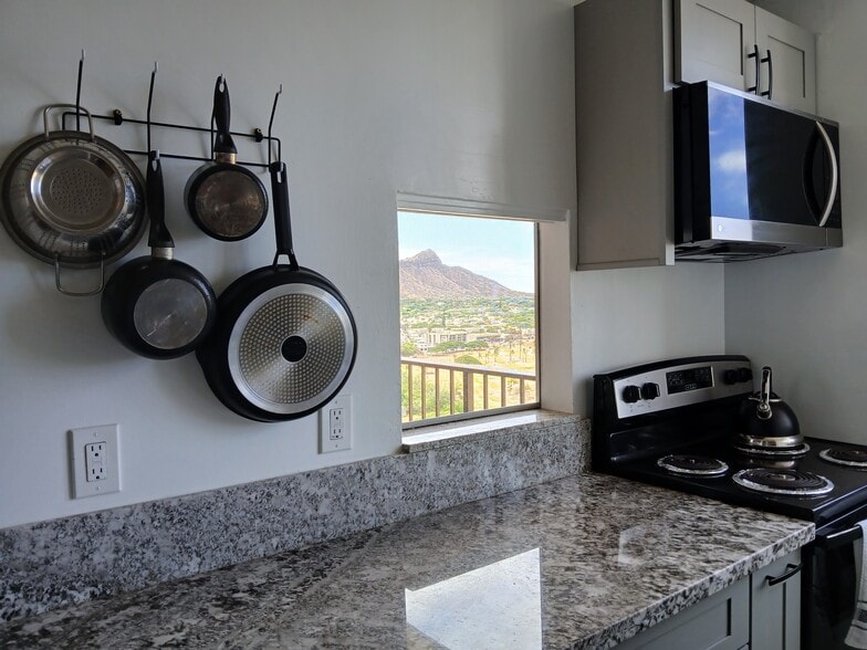 Newly remodeled kitchen peep view of Diamond Head - 2916 Date St