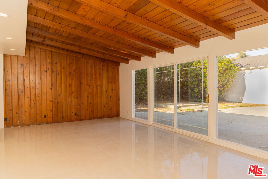 Building Photo - 5604 Valley Circle Blvd