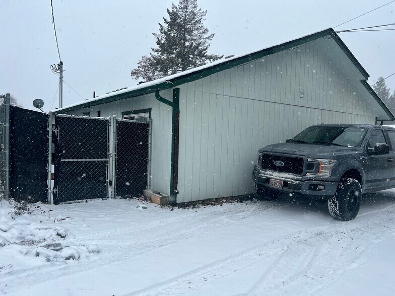 Building Photo - 33 E Lacrosse Ave