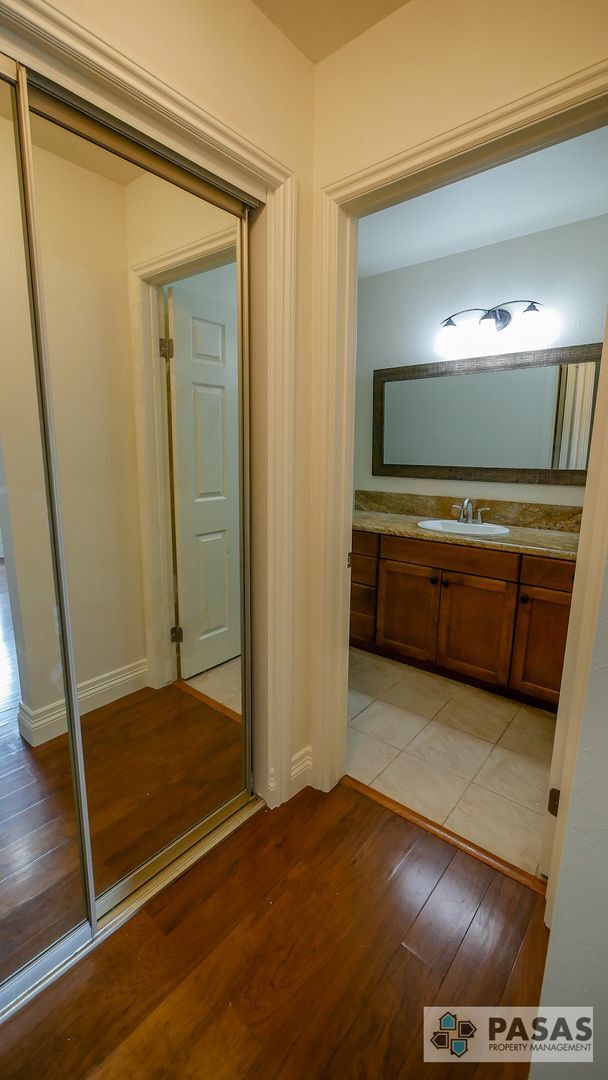 Building Photo - Point Loma Condo - Single-Story End Unit with Sunroom & 2 Covered Parking Spots