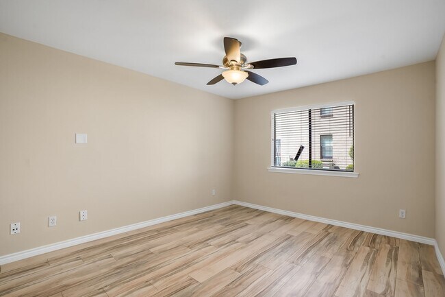 Building Photo - 3500 Tangle Brush Dr