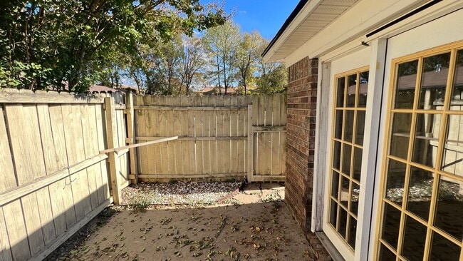 Building Photo - 803 E N St