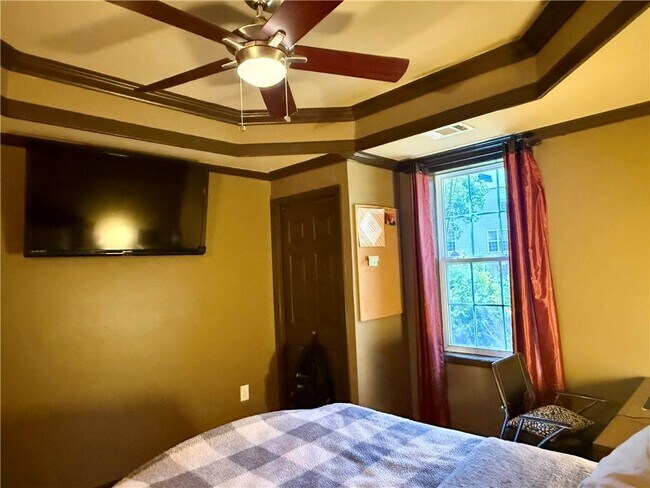 Building Photo - 585 Marylebone Dr