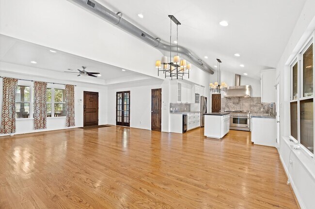 Building Photo - 1526 Adkins Rd