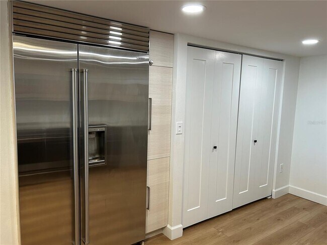 Building Photo - 6260 Kipps Colony Ct S