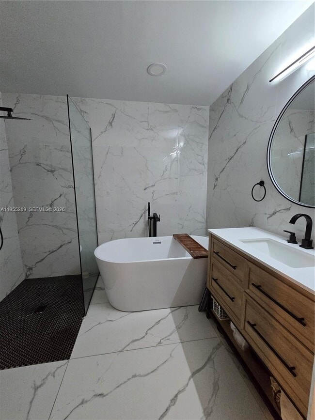 Building Photo - 738 NE 90th St