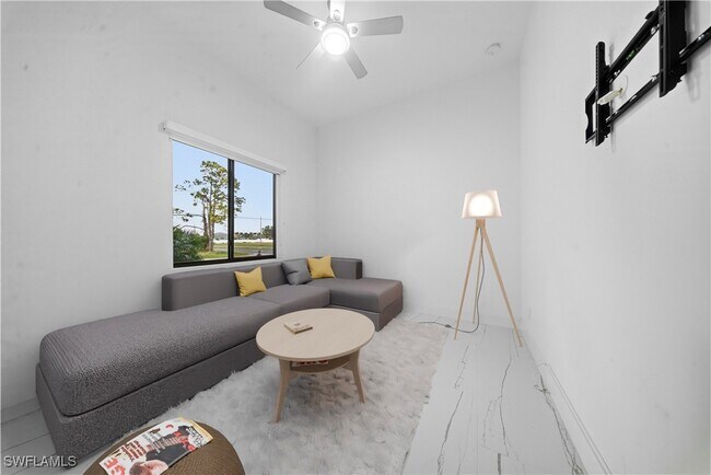 Building Photo - 1124 NE 35th Ln