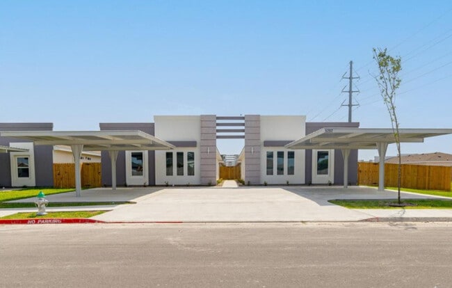 Building Photo - 5202 N Crown Pt