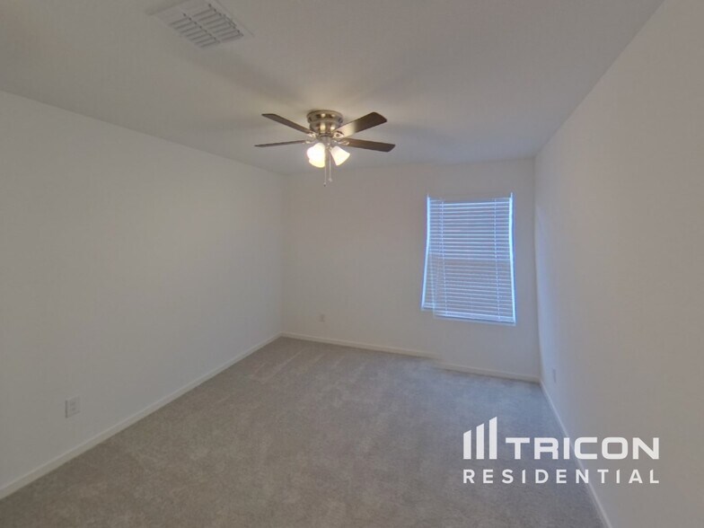 Building Photo - 811 Ponderosa Ln