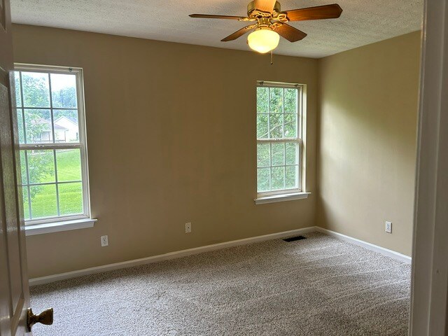 Building Photo - 224 Kendale St