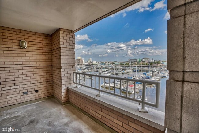 Building Photo - 100 Harborview Dr