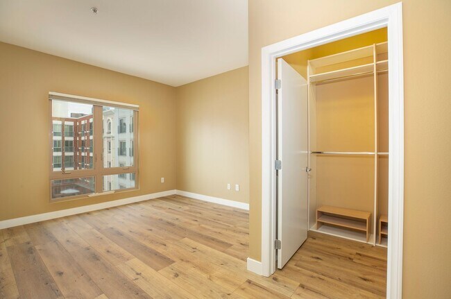 Building Photo - Stylish & Spacious Courtyard-Facing Condo in the Heart of Gaslamp