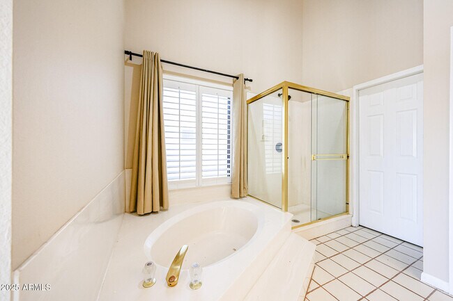 Building Photo - 15704 Cholla Dr