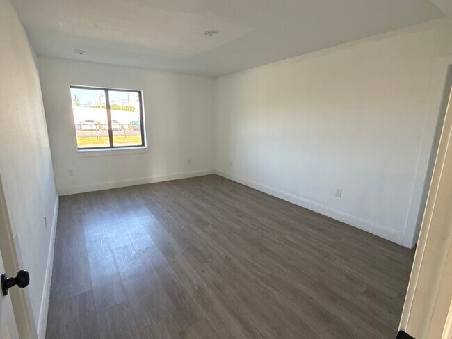 Building Photo - Palm Beach Blvd