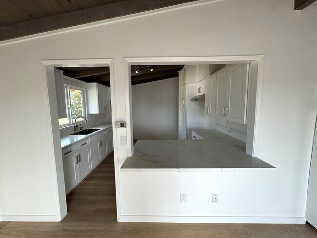 Building Photo - 1145-1149 Montauk Lane