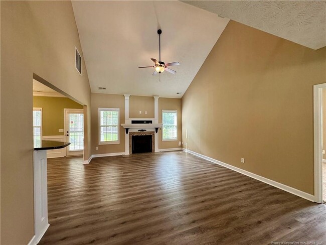 Building Photo - 380 Stansbury Dr