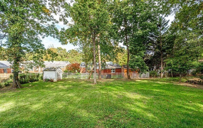 Building Photo - Beautiful 4 BR/2 BA Single-Family Home in ...