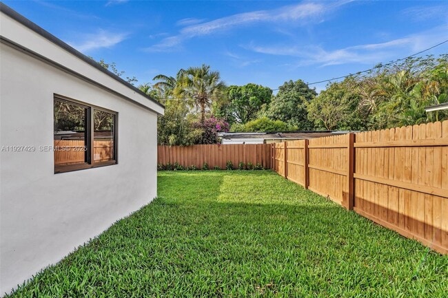 Building Photo - 1123 NE 1st Ave.