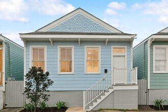 Building Photo - Single Family Modern Elegance in the Heart of Milan, New Orleans