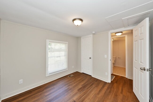 Building Photo - Newly Renovated Beauty in Pinson!