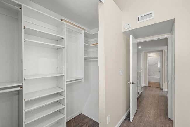 Building Photo - Spacious 4-Bedroom 2.5-Bathroom Townhome 5...