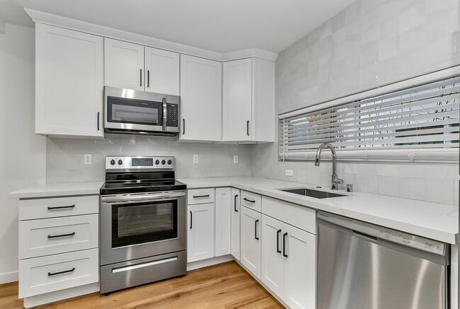 Building Photo - 1040 S Donovan St