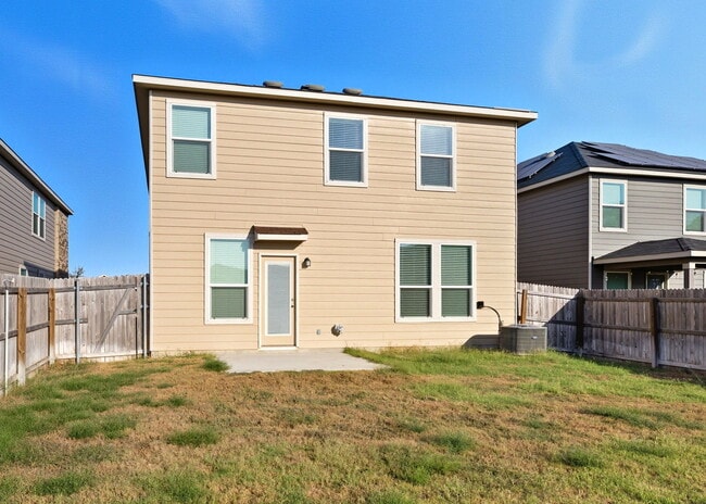 Building Photo - This spacious 4-bed/3-bath two-story rental is a gem waiting for you!