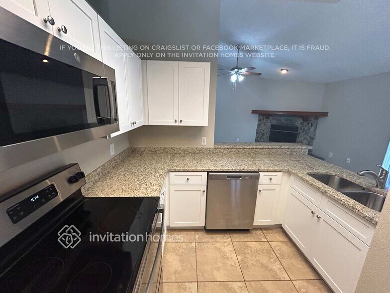 Building Photo - 2825 Mnr Hl Dr