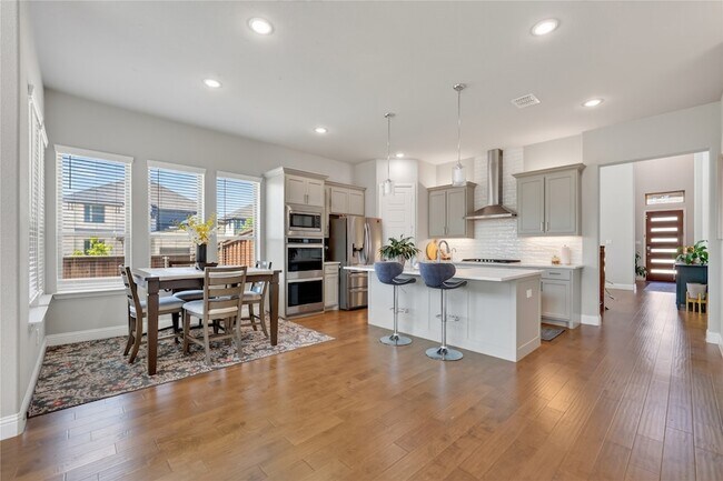 Building Photo - 853 Calusa Dr