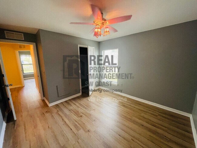 Building Photo - 443 Shadow Lakes Dr