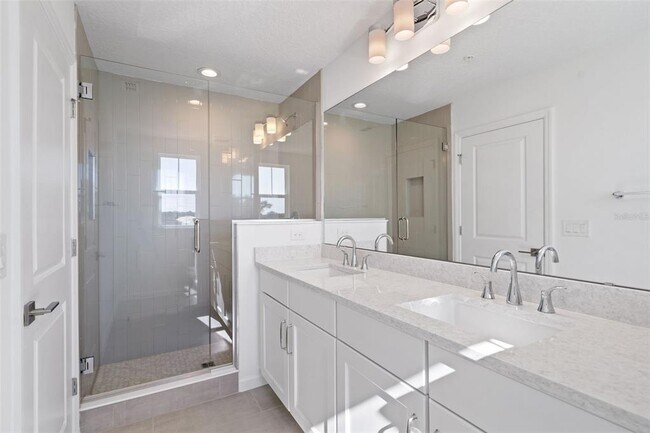 Building Photo - 1601 Pinecliff Dr