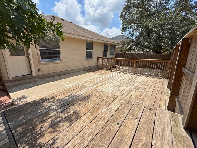 Building Photo - 10419 Goldcrest Mill