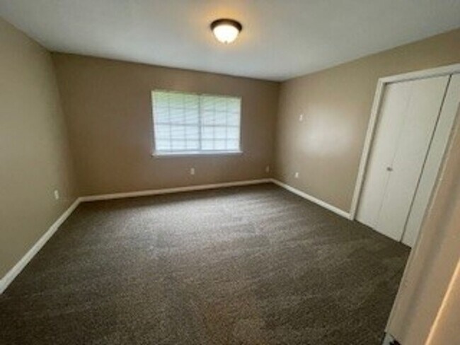 Building Photo - 44051 Stein Rd