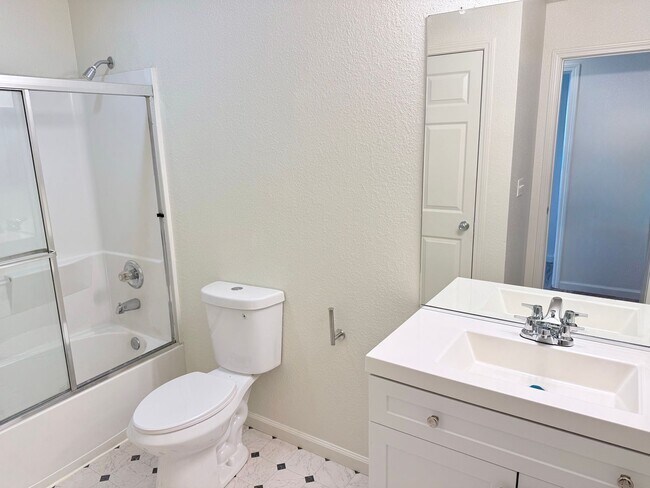 Building Photo - 4931 Winamac Dr