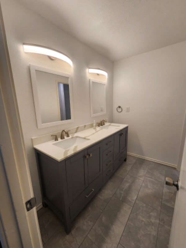 Building Photo - 3834 Kiest Valley Pkwy