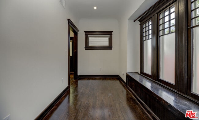 Building Photo - 140 Roselawn Pl