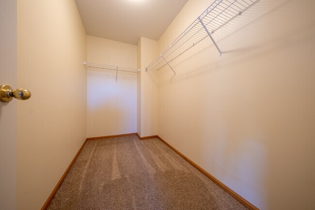 Building Photo - 7929 Stratford Cir N