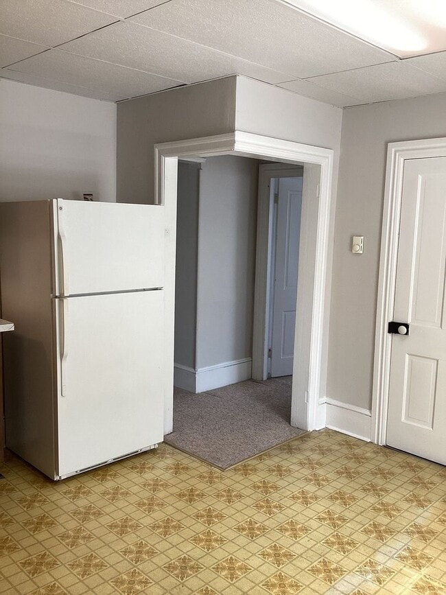 Building Photo - 119 E Burd St