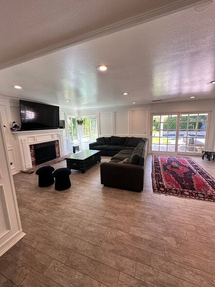 Building Photo - 5728 Ridgebrook Dr
